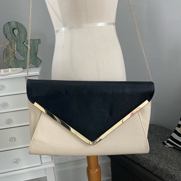 Forever 21 Handbags - F21//envelope purse/clutch
